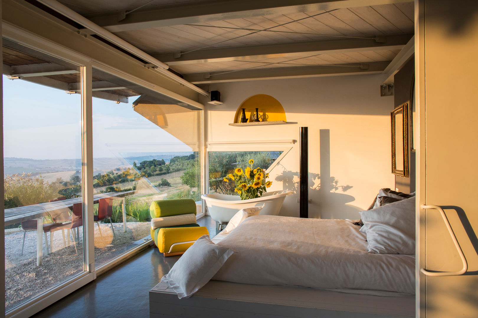 Villa nelle Marche, RoccAtelier Associati RoccAtelier Associati Modern style bedroom
