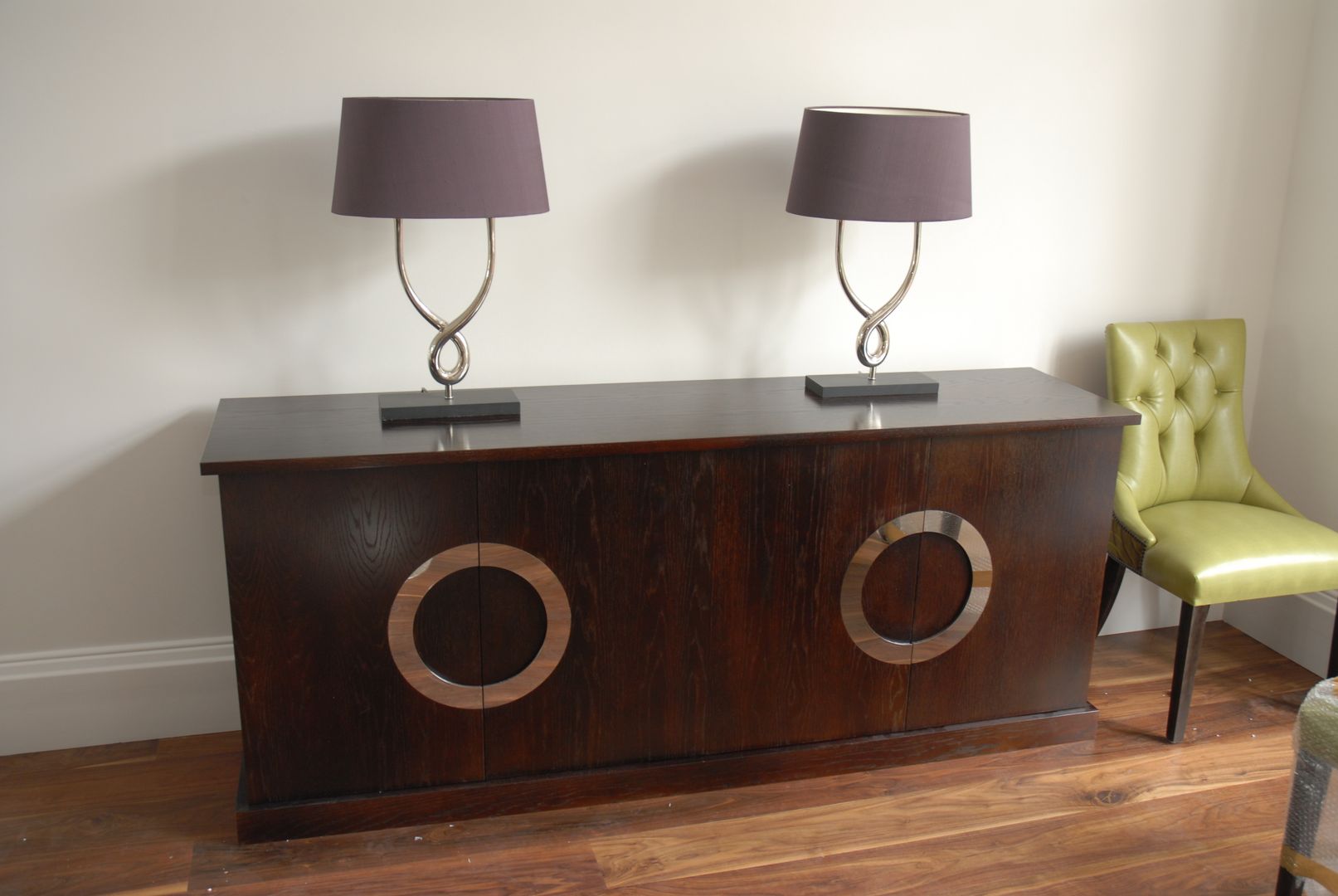 Oak sideboard Neil Busby - Fine Furniture Comedores de estilo moderno Buffet y cómodas