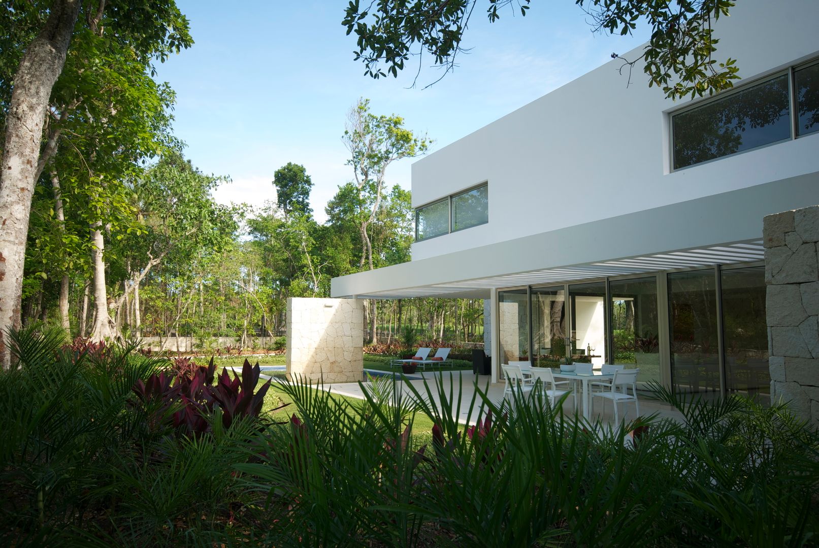 Casa entre Arboles, Enrique Cabrera Arquitecto Enrique Cabrera Arquitecto 庭院