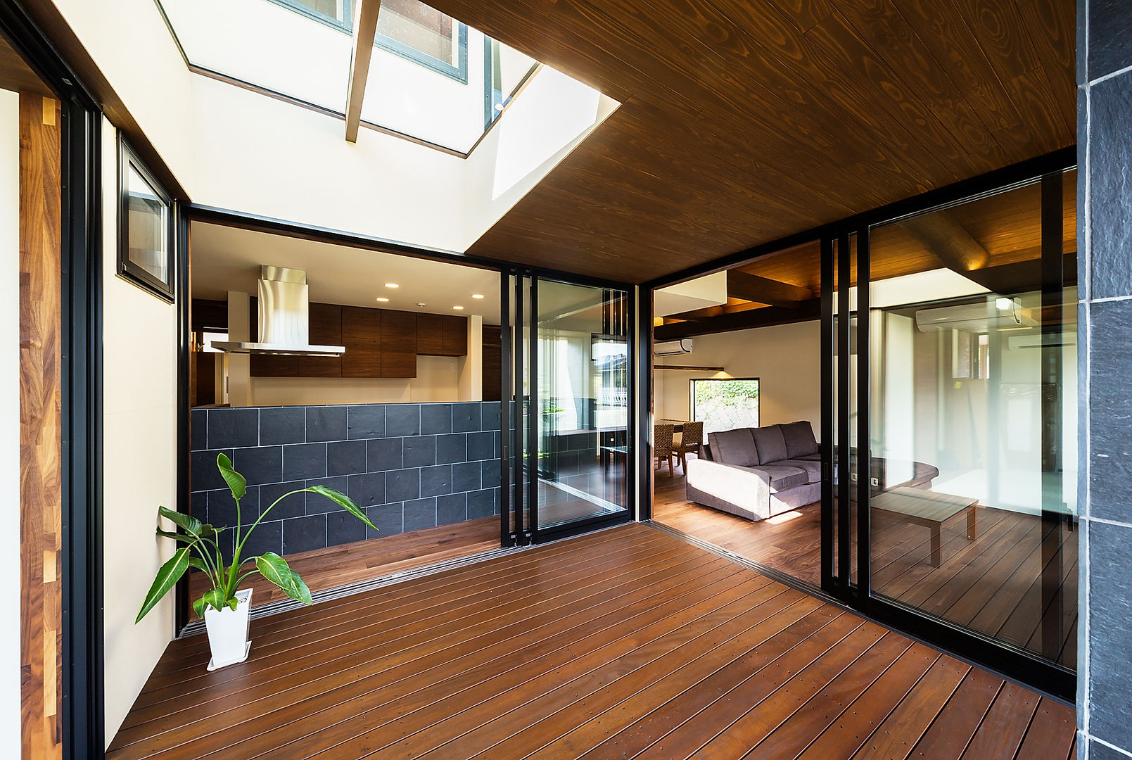 haus-ubud, 一級建築士事務所haus 一級建築士事務所haus Asian style balcony, veranda & terrace