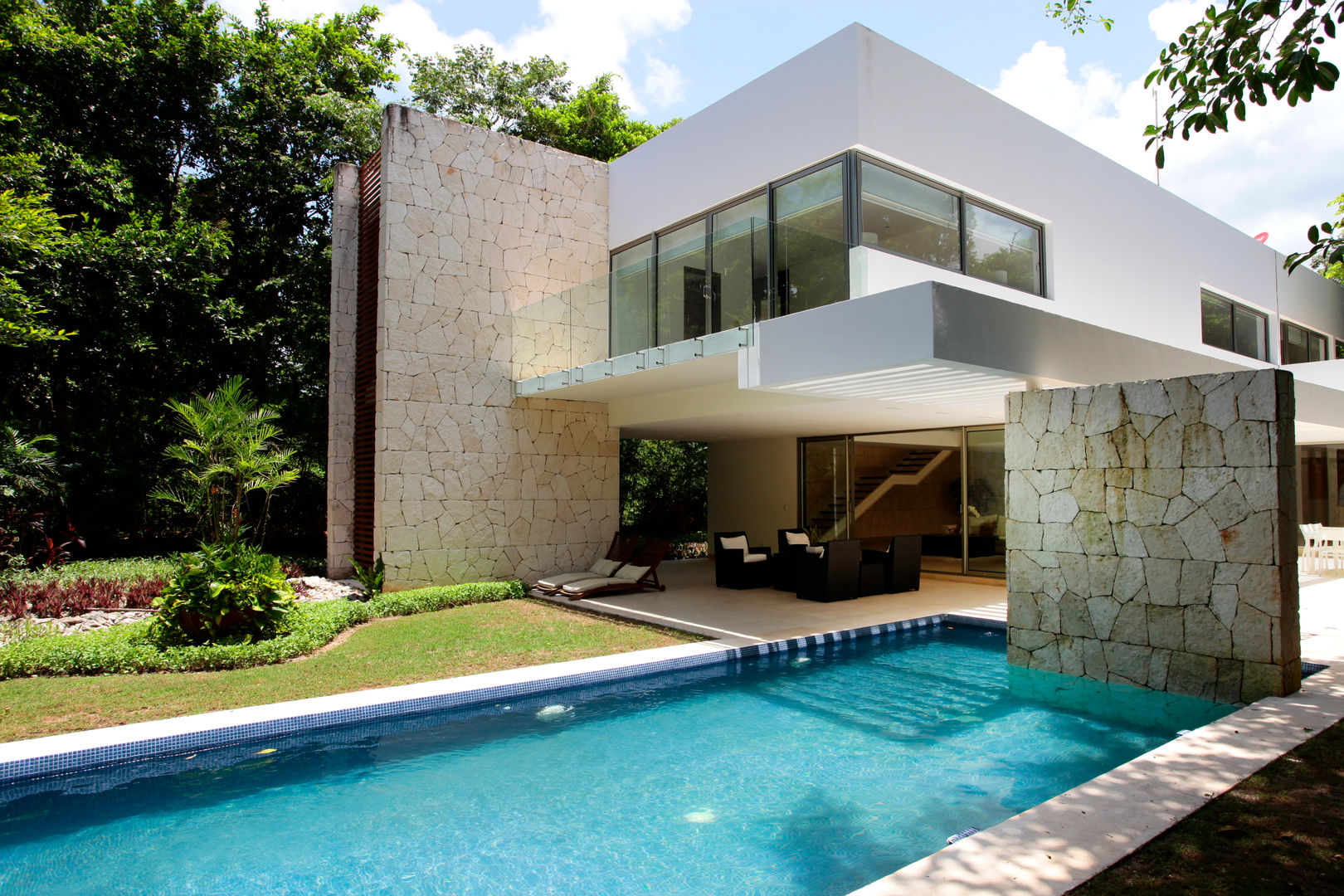 Casa entre Arboles Enrique Cabrera Arquitecto Piscinas de estilo moderno
