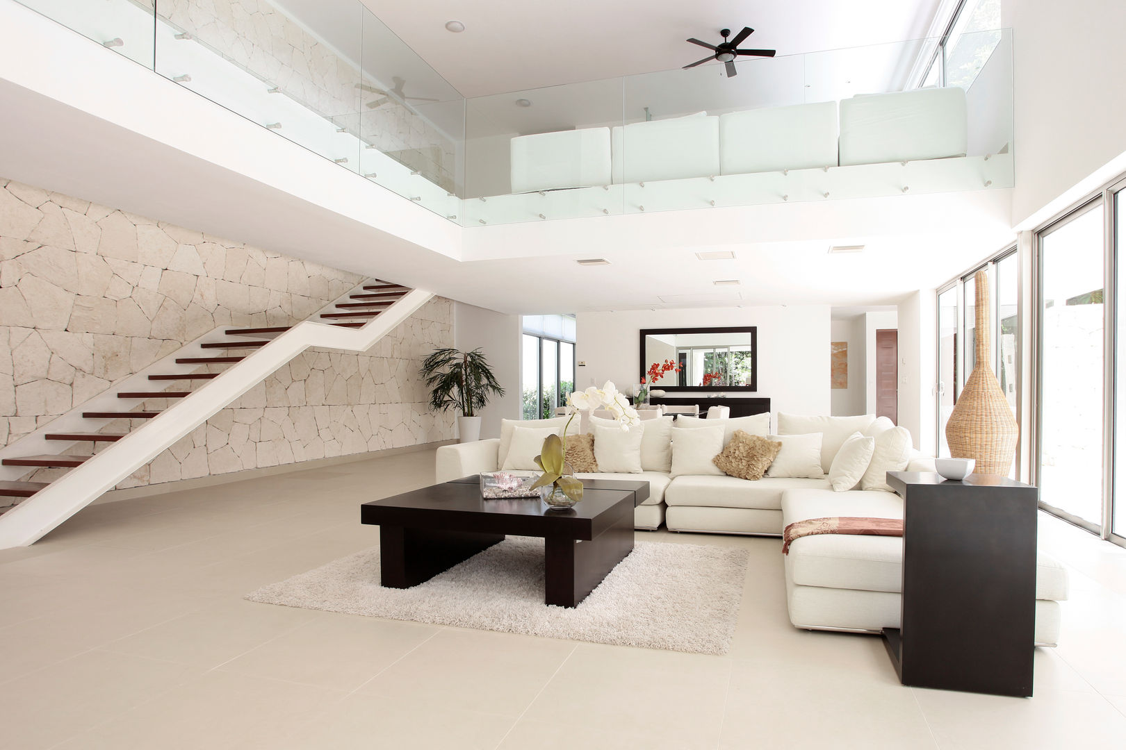 Casa entre Arboles, Enrique Cabrera Arquitecto Enrique Cabrera Arquitecto Modern Corridor, Hallway and Staircase