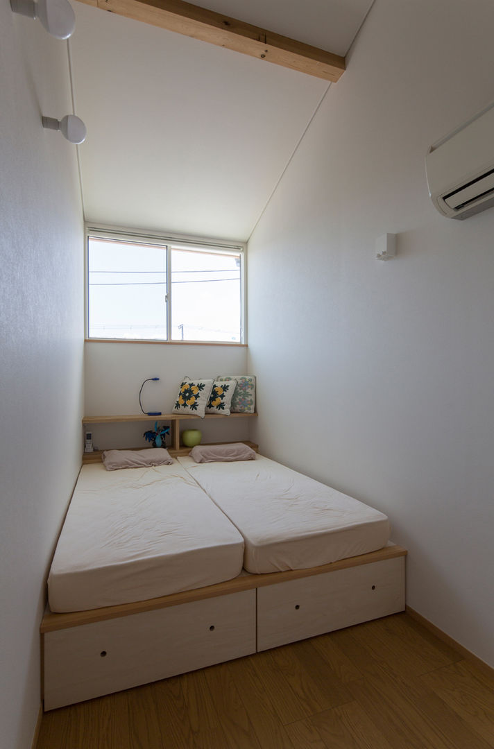 横浜の二世帯住宅, 一級建築士事務所 感共ラボの森 一級建築士事務所 感共ラボの森 Bedroom