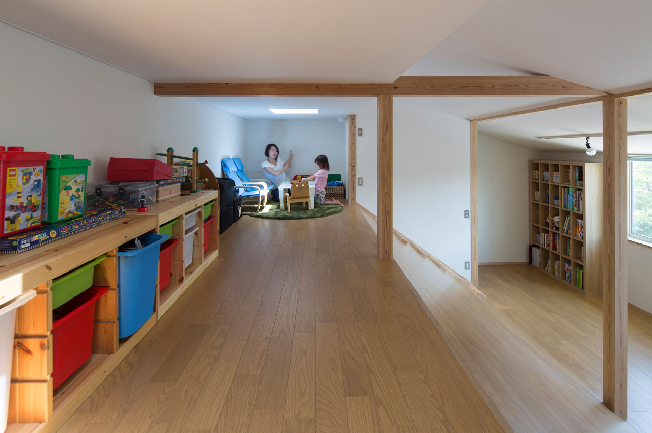 横浜の二世帯住宅 ロフト 一級建築士事務所 感共ラボの森 モダンデザインの 子供部屋