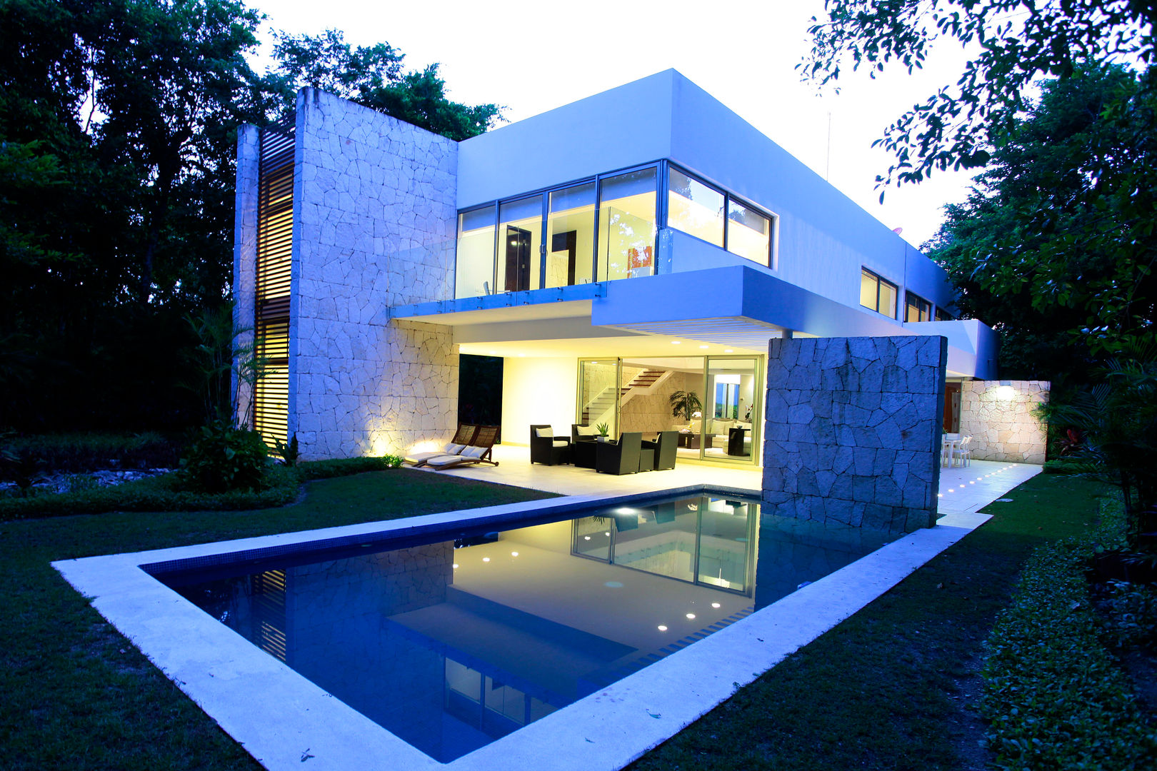 Casa entre Arboles, Enrique Cabrera Arquitecto Enrique Cabrera Arquitecto บ้านและที่อยู่อาศัย