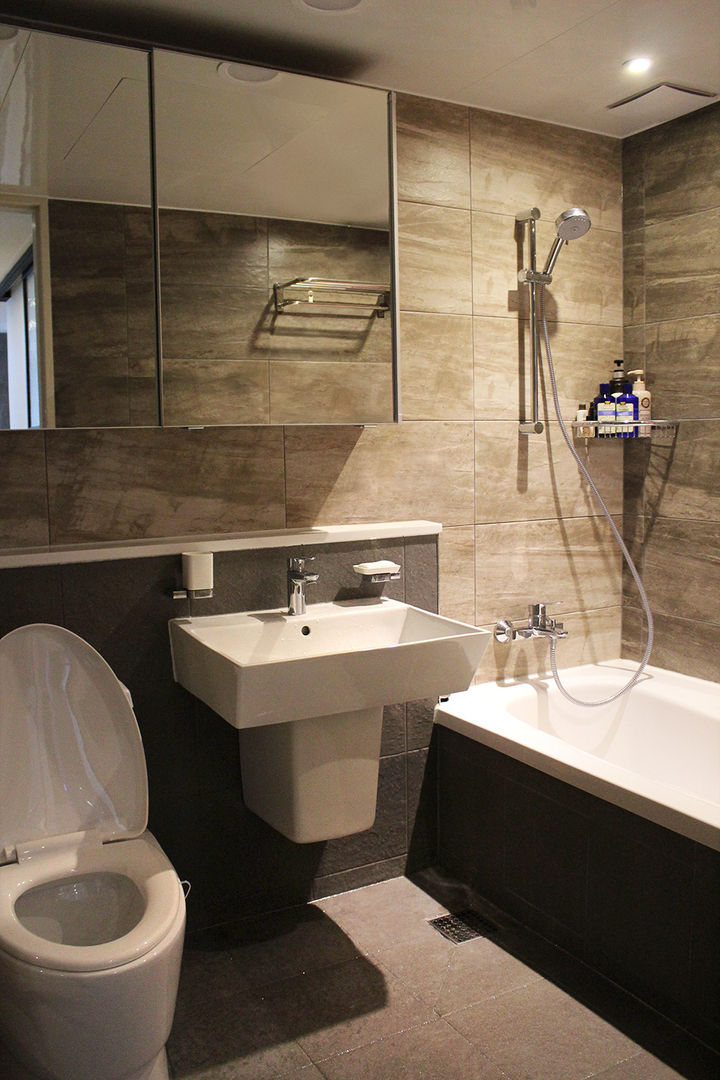 homify Modern Banyo