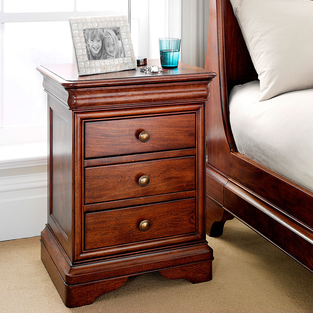 Furniture, CROWN FRENCH FURNITURE CROWN FRENCH FURNITURE Phòng ngủ phong cách hiện đại Bedside tables