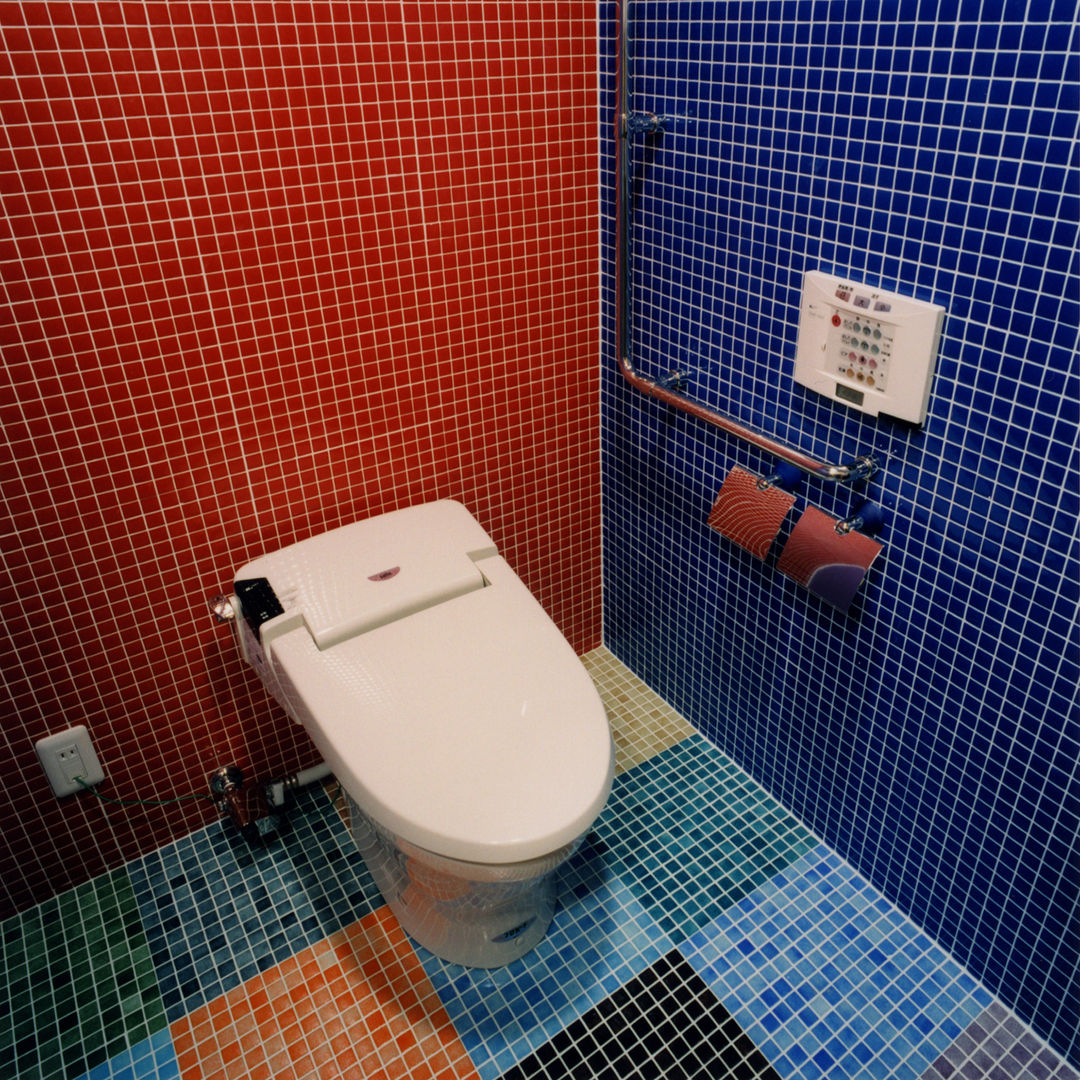 色彩ある空間, ユミラ建築設計室 ユミラ建築設計室 Spogliatoio moderno
