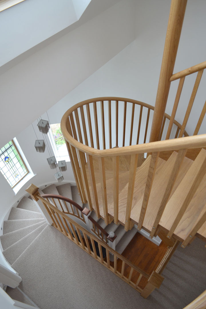 Suspended oak stair Hetreed Ross Architects الممر الحديث، المدخل و الدرج