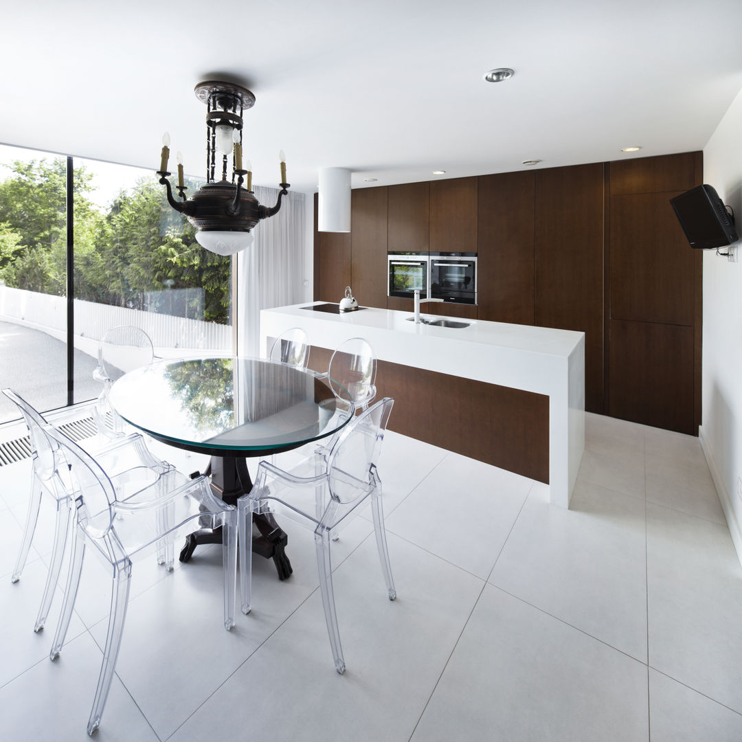 PERFORATED HOUSE INTERIOR, KLUJ ARCHITEKCI KLUJ ARCHITEKCI Dining room