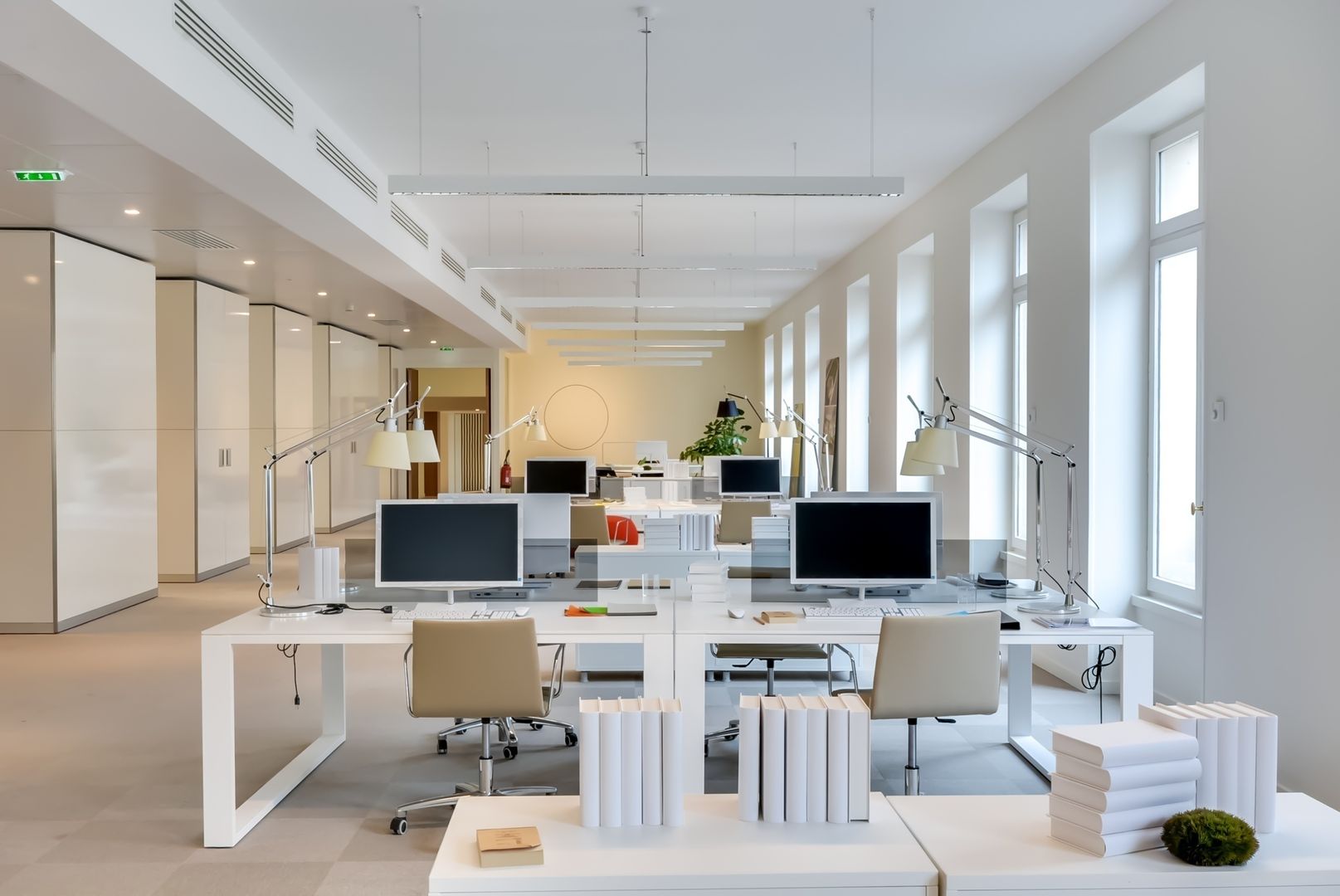 Shooting photo réalisé par Meero : bureaux d'architectes à Paris, Triangle d'or. Crédit : BNP paribas real estate ! , Meero Meero Modern Study Room and Home Office