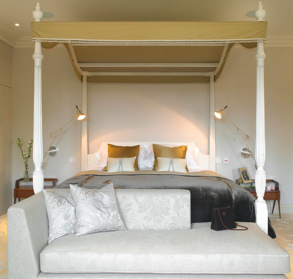 Bedroom, Manor Farm, Oxfordshire Concept Interior Design & Decoration Ltd Quartos clássicos