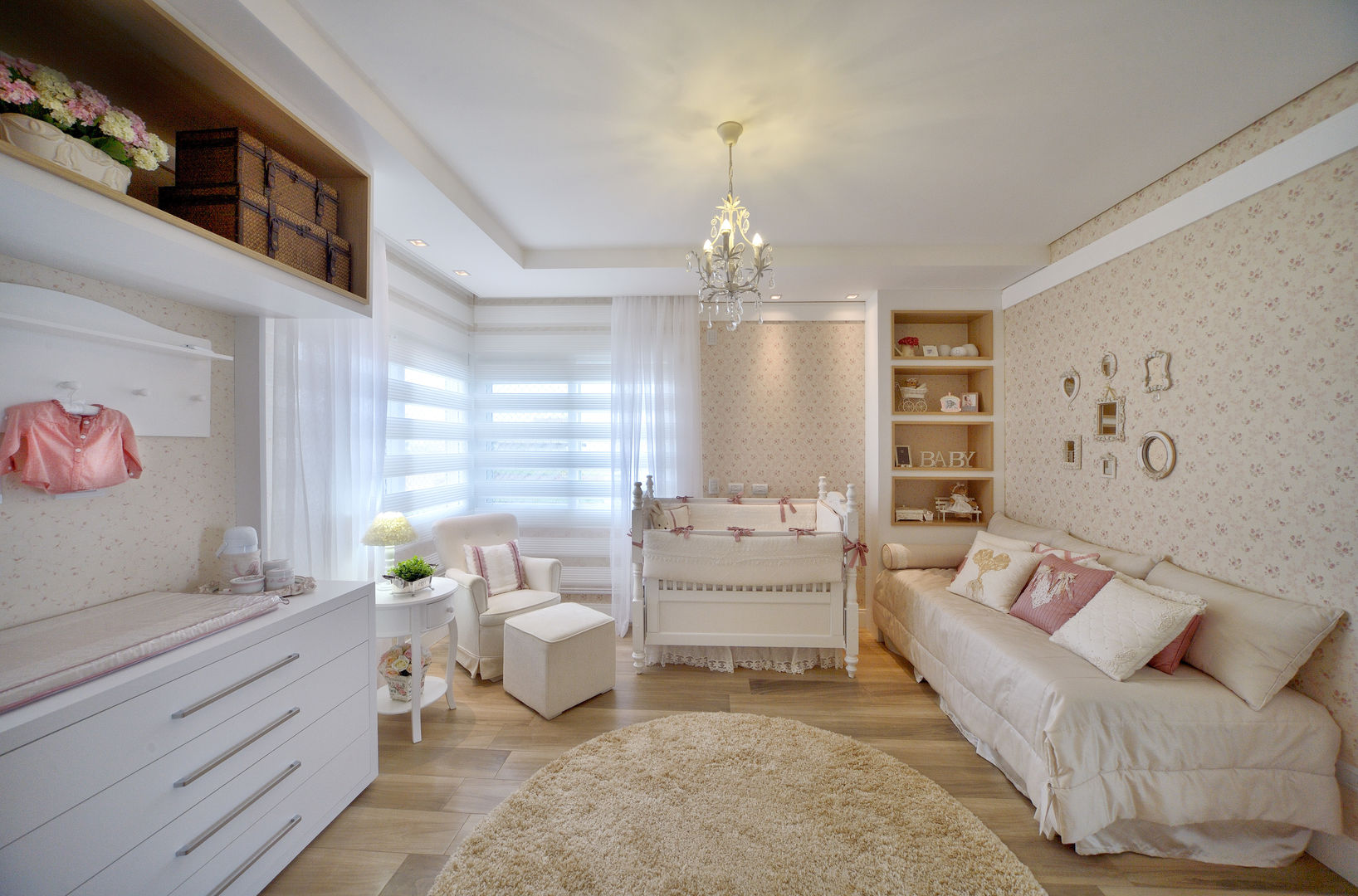 Casa Golden, E3 ARQUITETURA E3 ARQUITETURA Classic style nursery/kids room