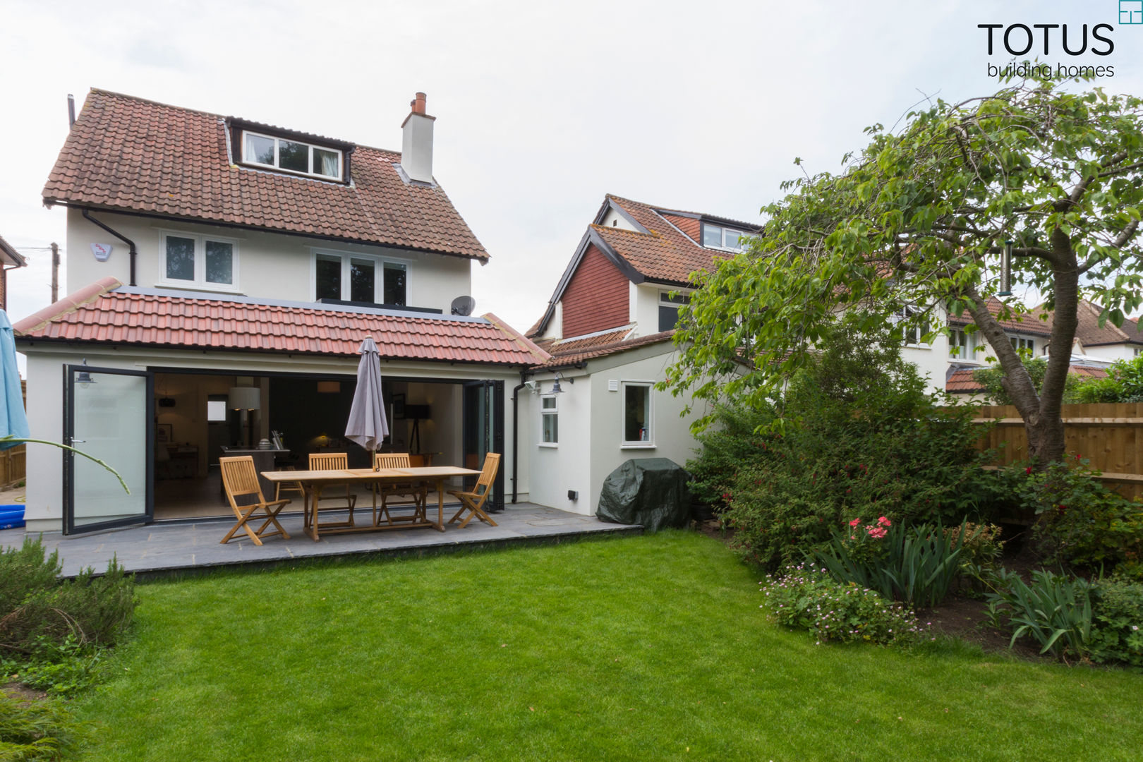 New life for a 1920s home - extension and full renovation, Thames Ditton, Surrey, TOTUS TOTUS Classic style houses