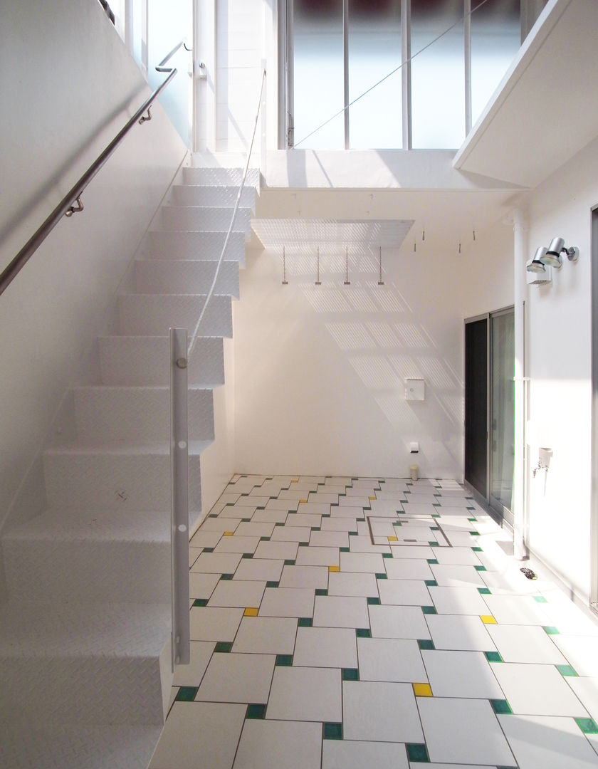 音楽家の家「Casa Felice」 ユミラ建築設計室 モダンデザインの テラス