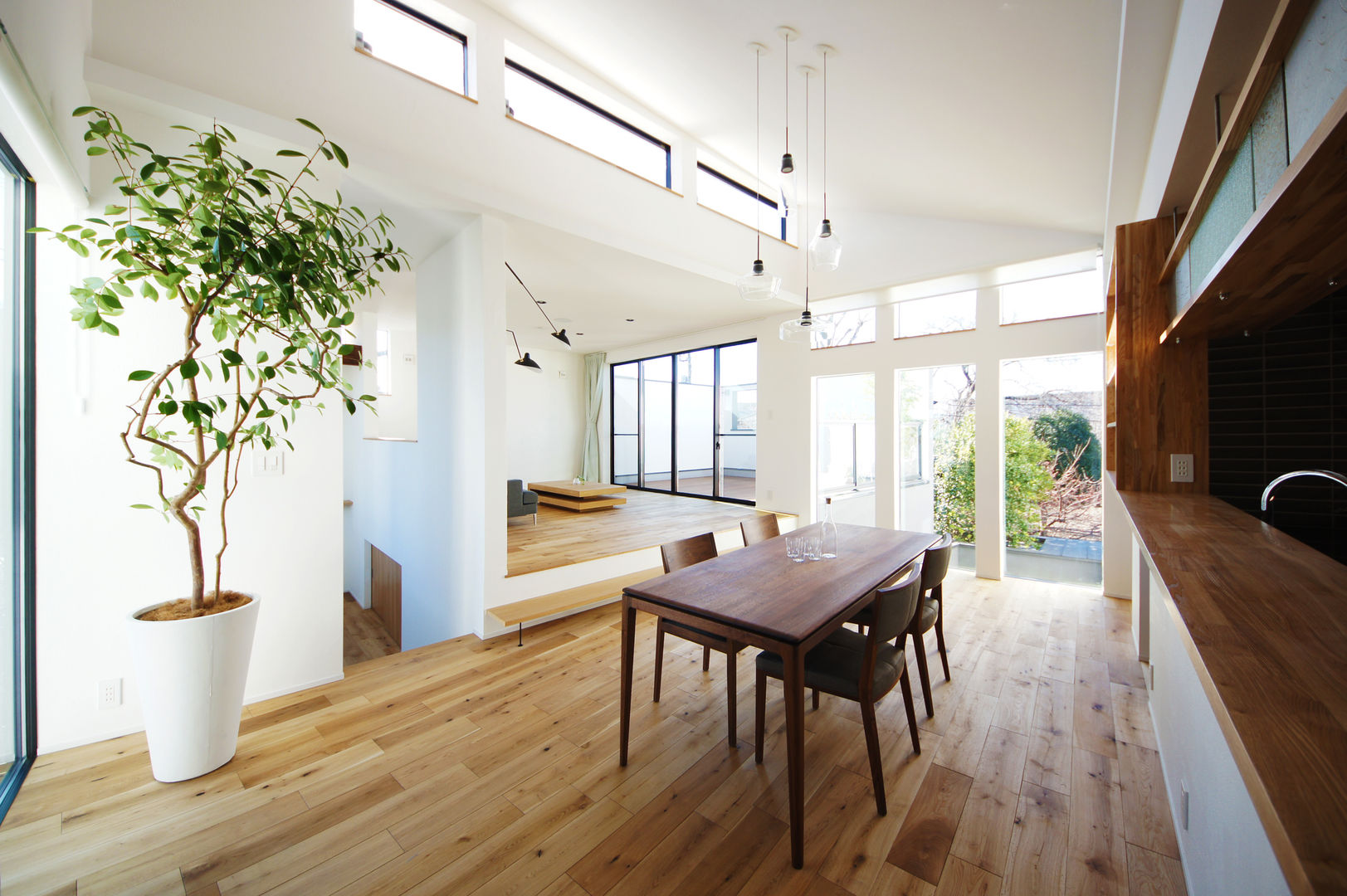 世帯をつなぐ通り土間のある家, TERAJIMA ARCHITECTS／テラジマアーキテクツ TERAJIMA ARCHITECTS／テラジマアーキテクツ Dining room