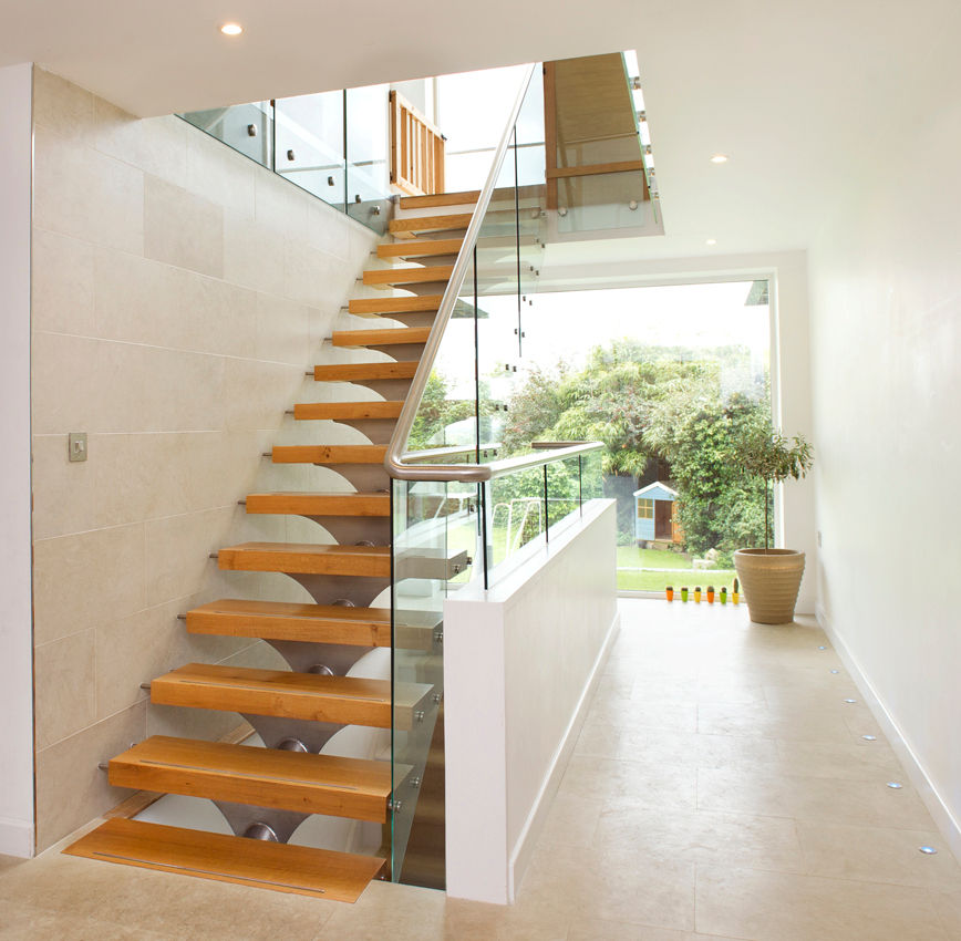 Contemporary Home, Bude, Cornwall homify Pasillos, vestíbulos y escaleras modernos