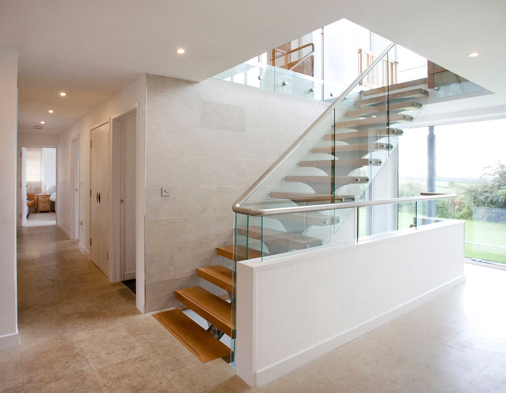 Contemporary Home, Bude, Cornwall homify Corredores, halls e escadas modernos