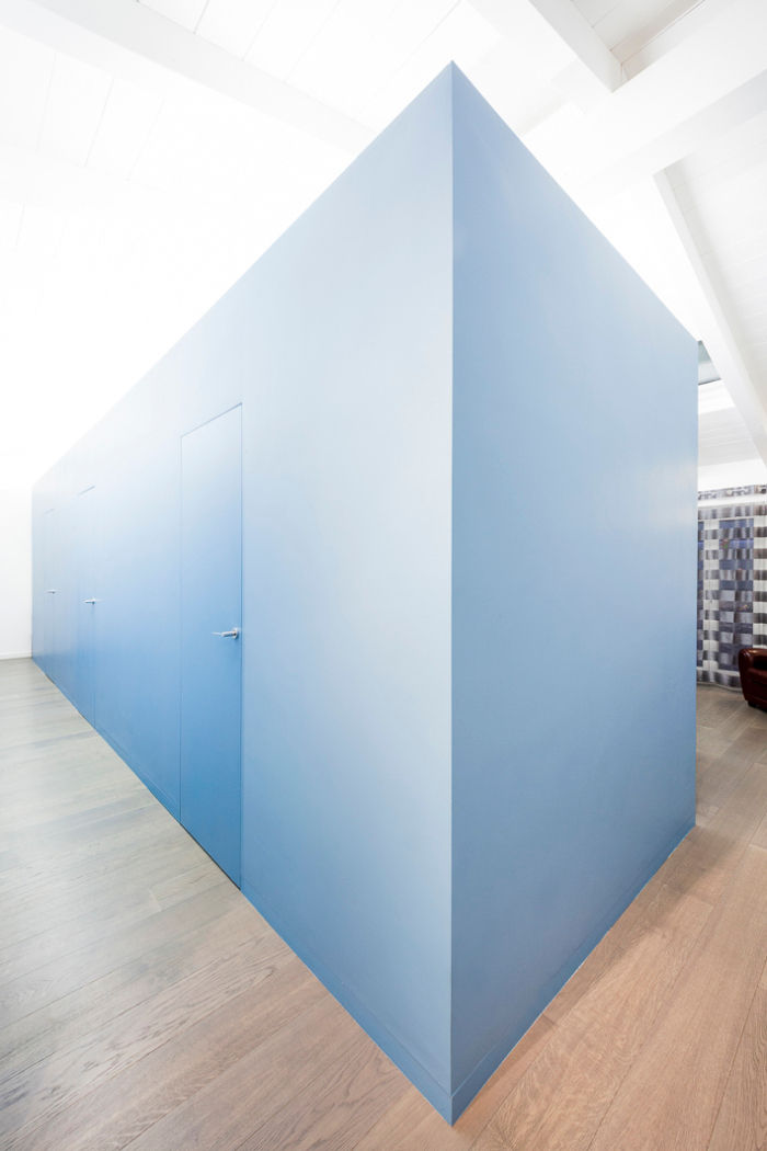 the blue whale, 23bassi studio di architettura 23bassi studio di architettura Minimalistyczny korytarz, przedpokój i schody