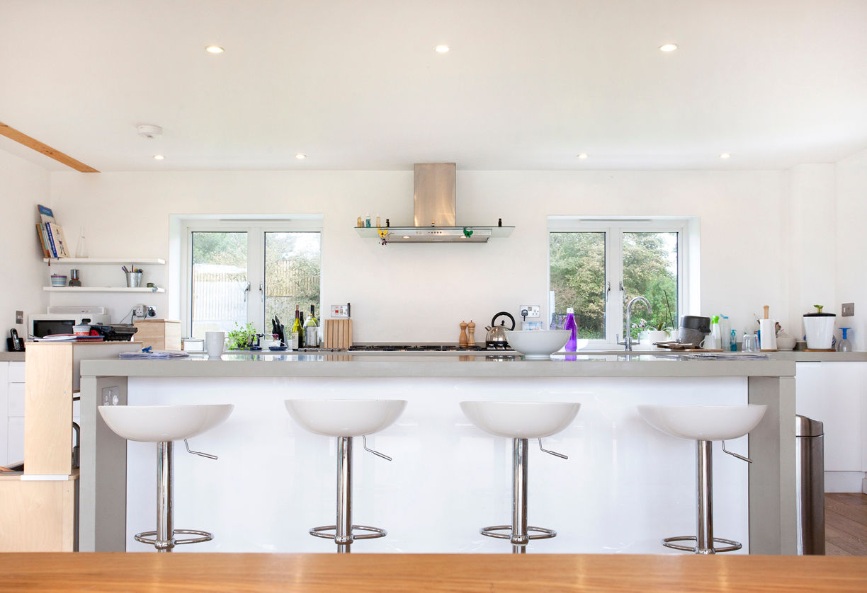 Contemporary Home, Bude, Cornwall homify Dapur Modern