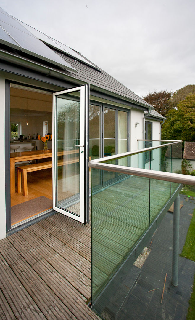 Contemporary Home, Bude, Cornwall homify Modern balcony, veranda & terrace