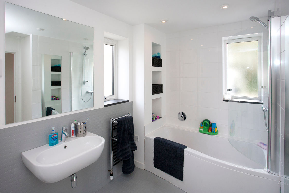 Contemporary Home, Bude, Cornwall homify Modern bathroom