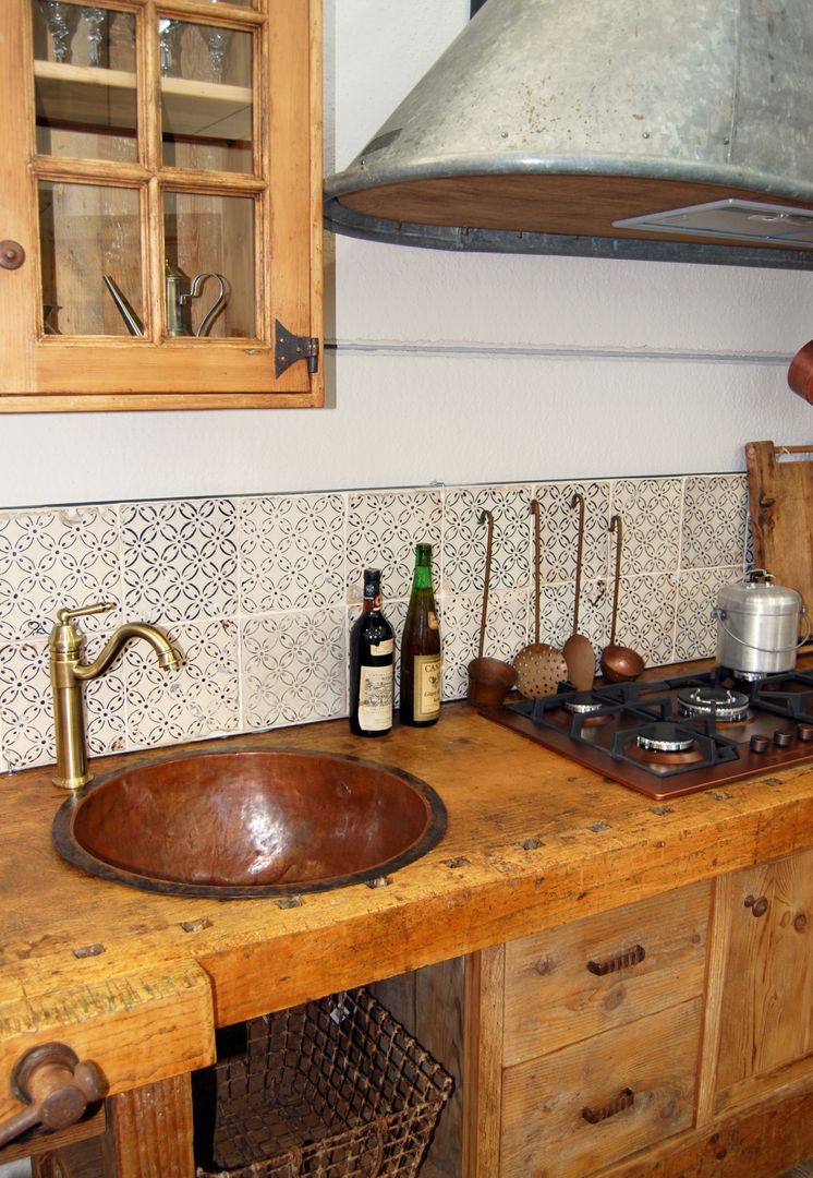 Cucina Vintage, Porte del Passato Porte del Passato Cucina in stile rustico Lavandini & Rubinetti