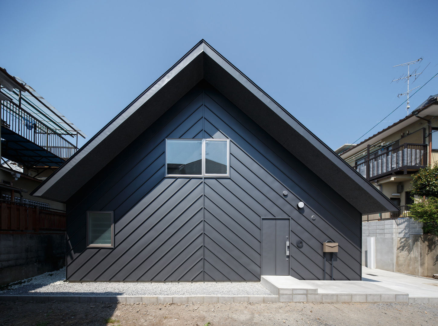 Elephant House 中西ひろむ建築設計事務所／Hiromu Nakanishi Architects Detached home میٹل