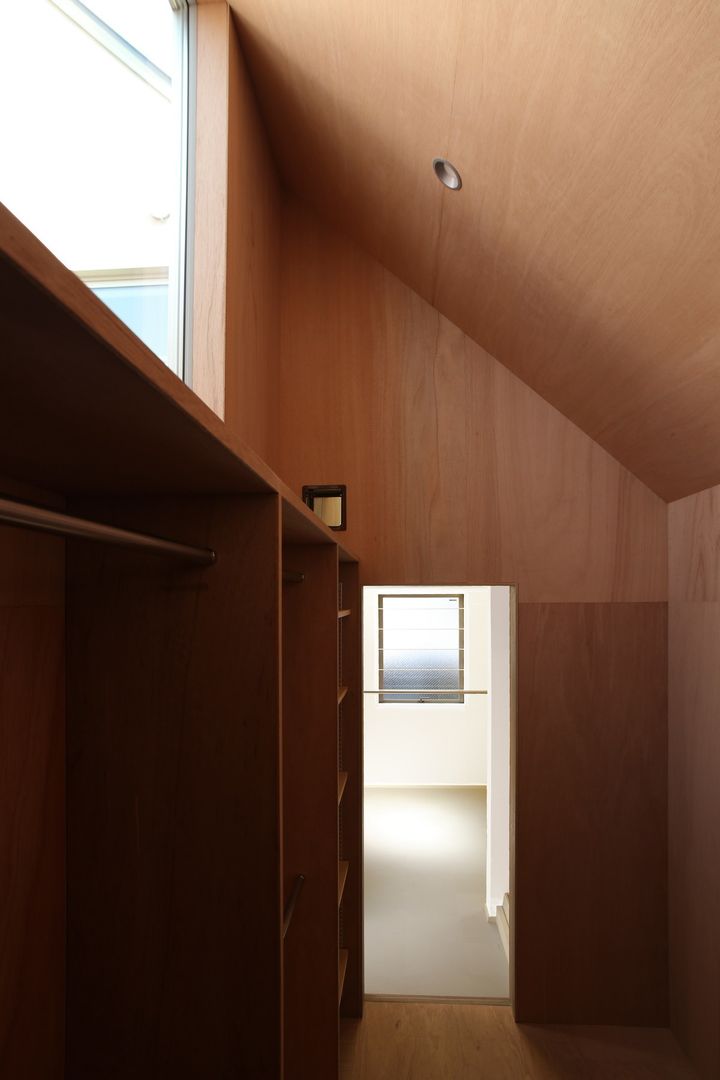 Elephant House 中西ひろむ建築設計事務所／Hiromu Nakanishi Architects Eclectic style dressing rooms Wood Wood effect