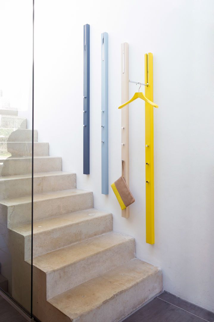 Percheros Minimalistas y Modernos, Versat Versat Minimalist corridor, hallway & stairs Clothes hooks & stands