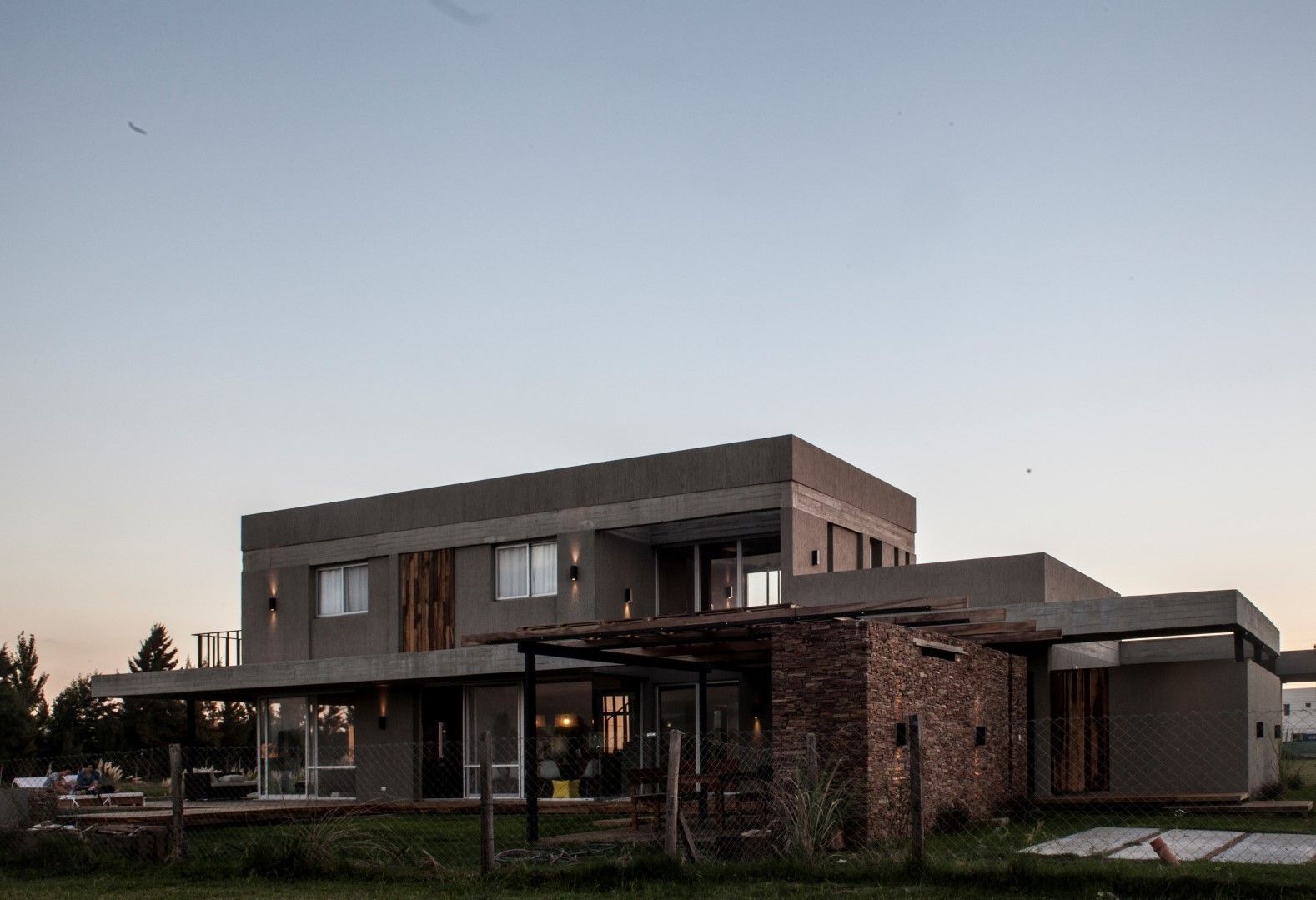 Casa MM, FAARQ - Facundo Arana Arquitecto & asoc. FAARQ - Facundo Arana Arquitecto & asoc. モダンな 家