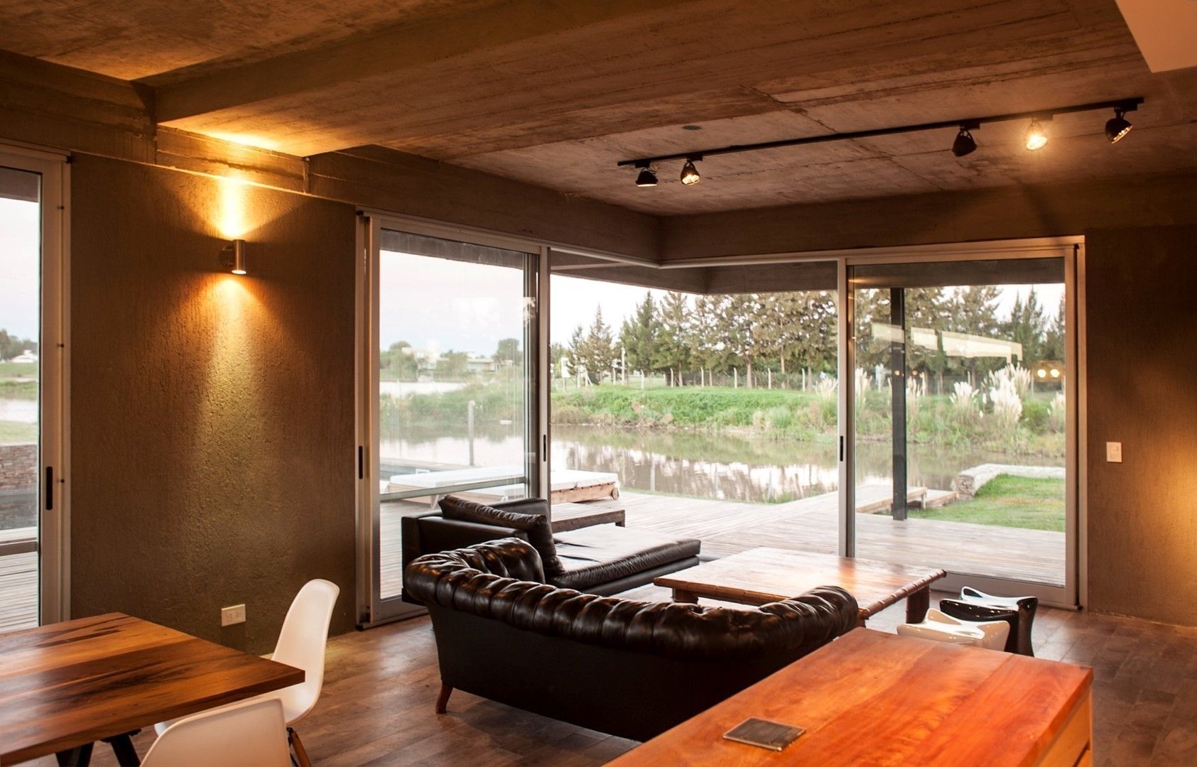 Casa MM, FAARQ - Facundo Arana Arquitecto & asoc. FAARQ - Facundo Arana Arquitecto & asoc. モダンな 家