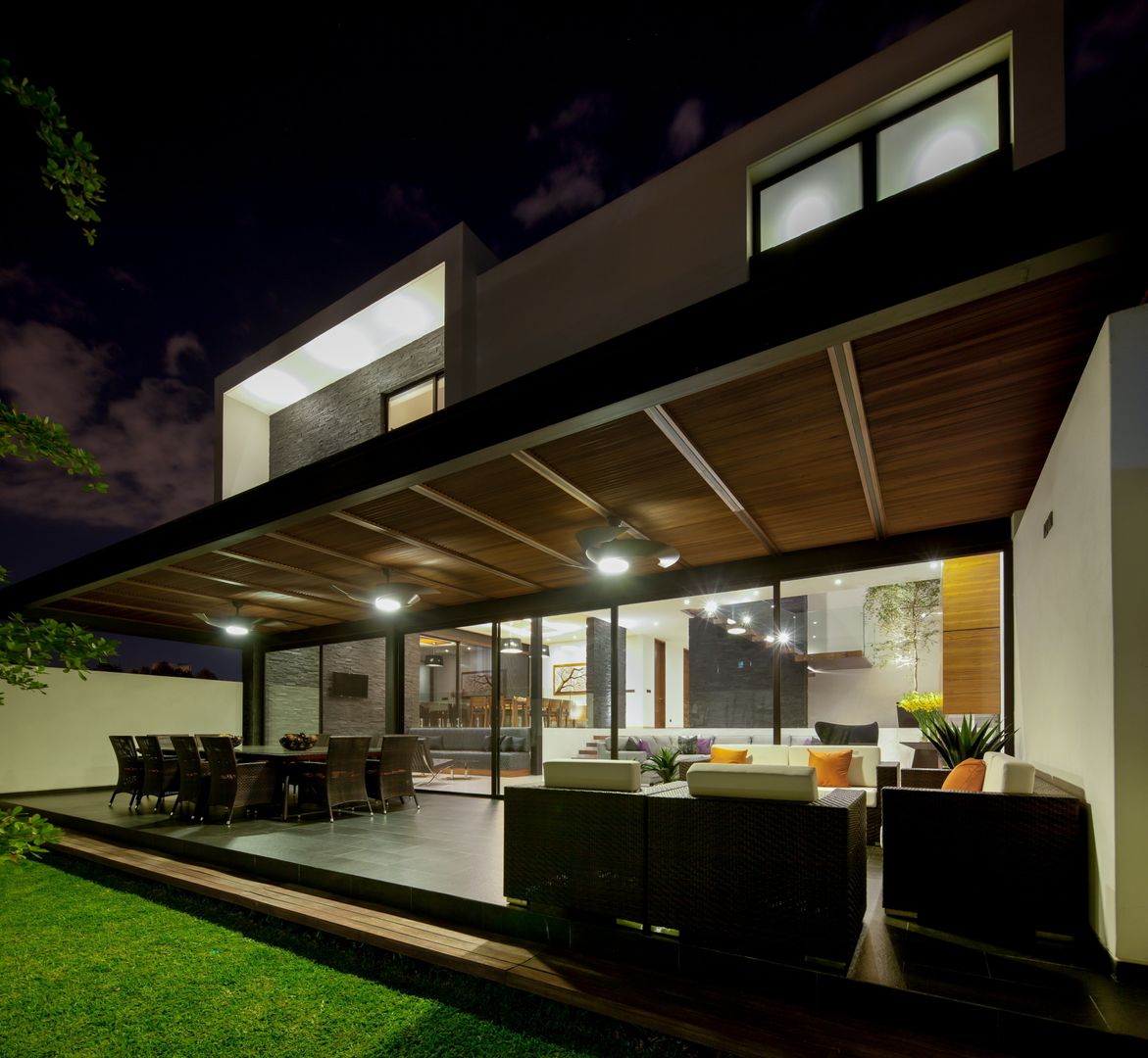 Casa GM, GLR Arquitectos GLR Arquitectos بلكونة أو شرفة