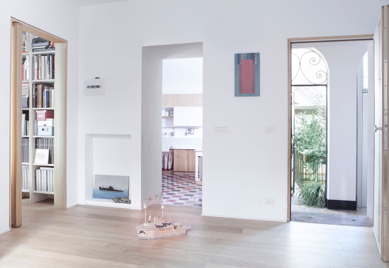 Casa EMILIA, Giovanna Cavalli Architetto Giovanna Cavalli Architetto Classic style corridor, hallway and stairs