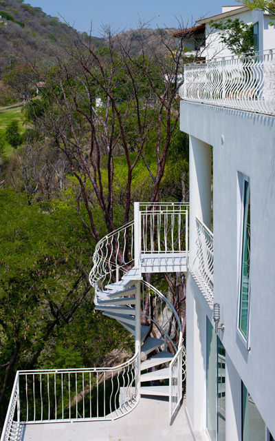 ESCALERA EN CARACOL Excelencia en Diseño Pasillos, vestíbulos y escaleras de estilo moderno