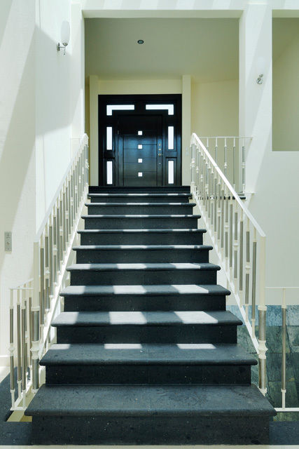 RESIDENCIA LOPEZ, Excelencia en Diseño Excelencia en Diseño 現代風玄關、走廊與階梯