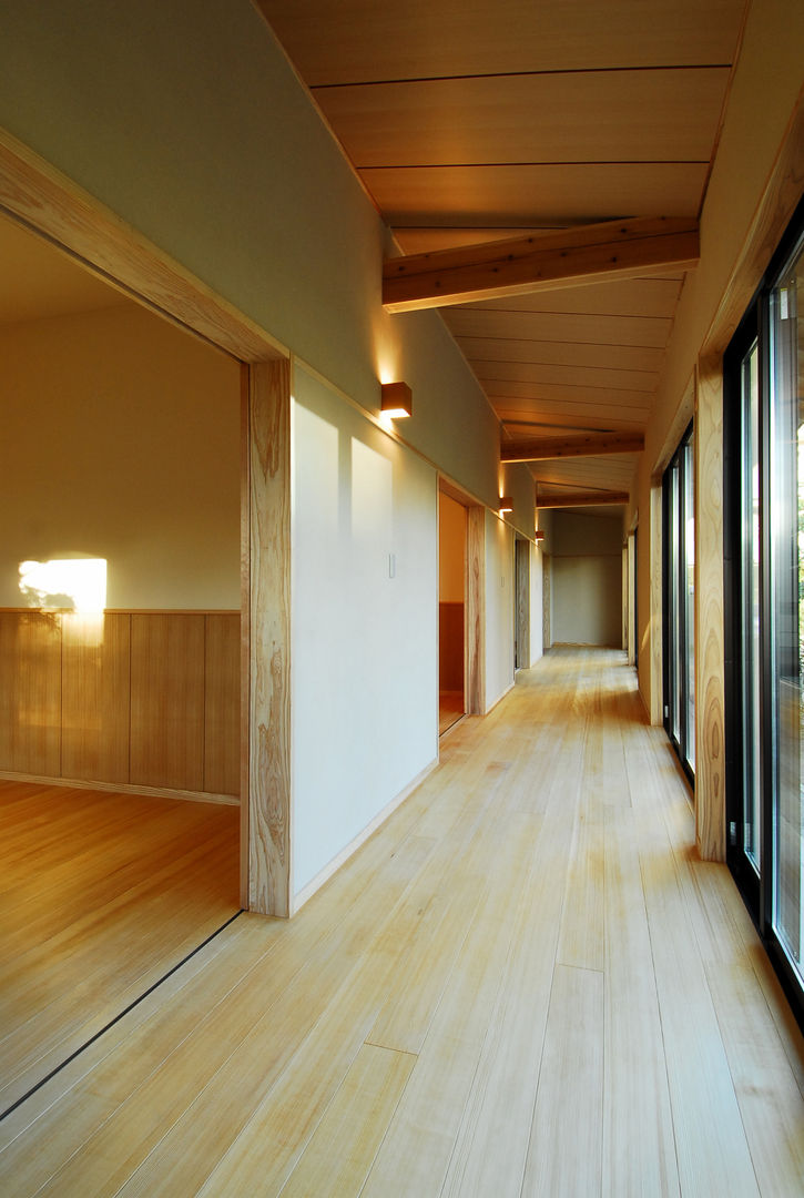 温品の家, エルイーオー設計室 エルイーオー設計室 Asian style corridor, hallway & stairs