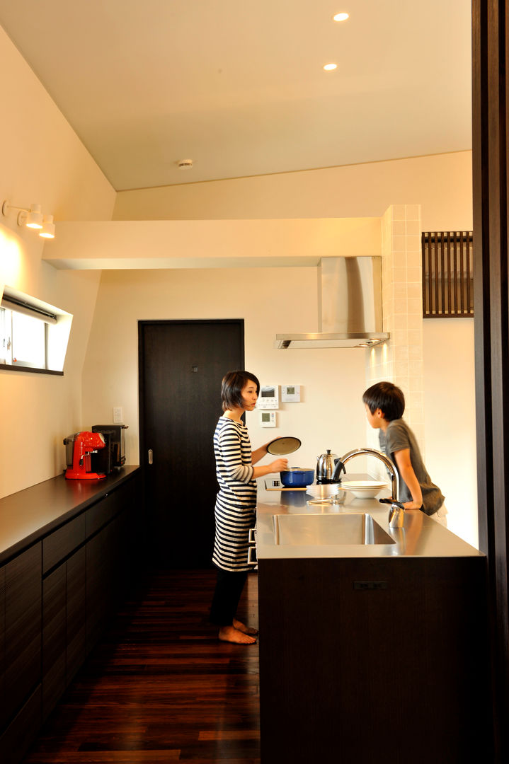 「内開きの家」, ＭＡ設計室 ＭＡ設計室 Eclectic style kitchen