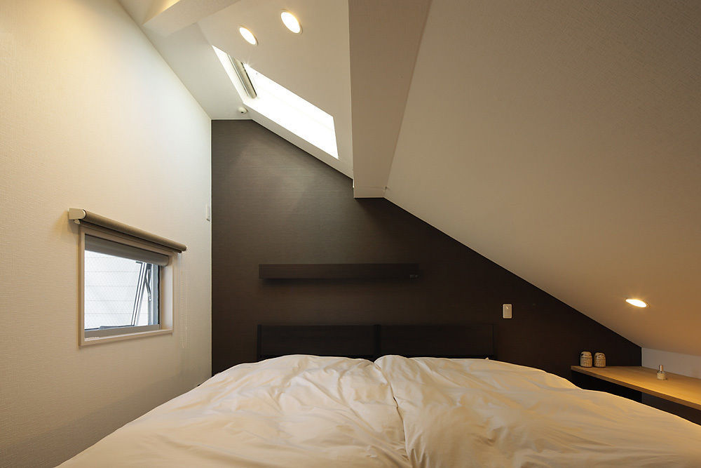 中野の家, 有限会社タクト設計事務所 有限会社タクト設計事務所 Modern style bedroom