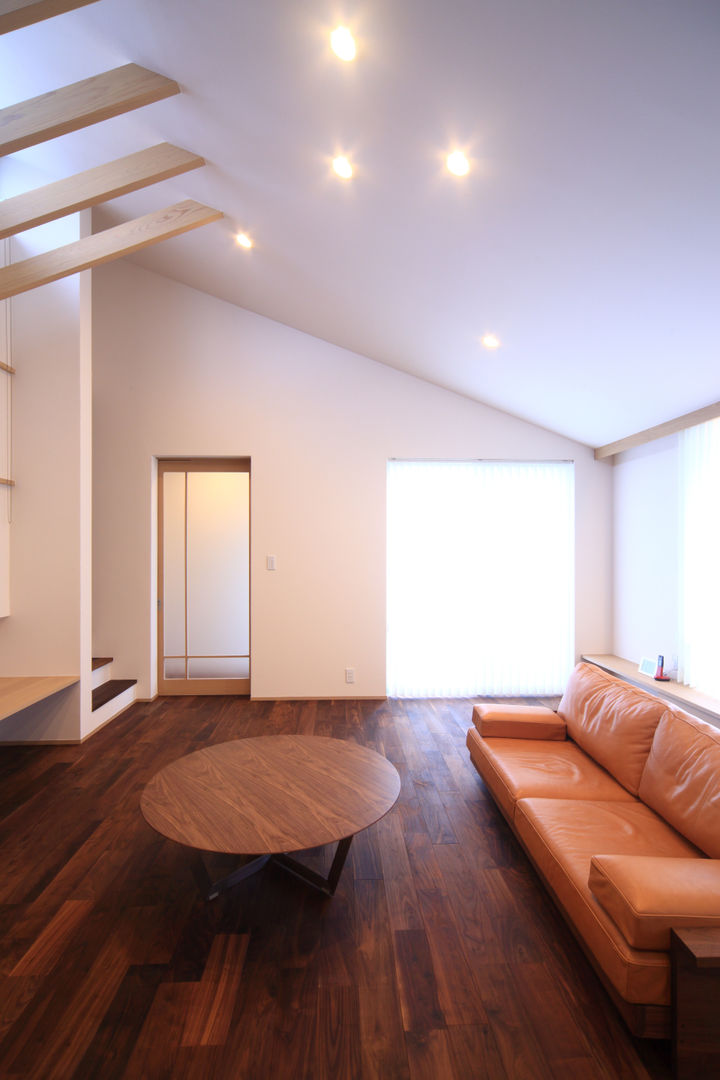 「Ｓｋｉｐ Ｃｏｒｅ」～三世代を結ぶ家～, ＭＡ設計室 ＭＡ設計室 Salones modernos