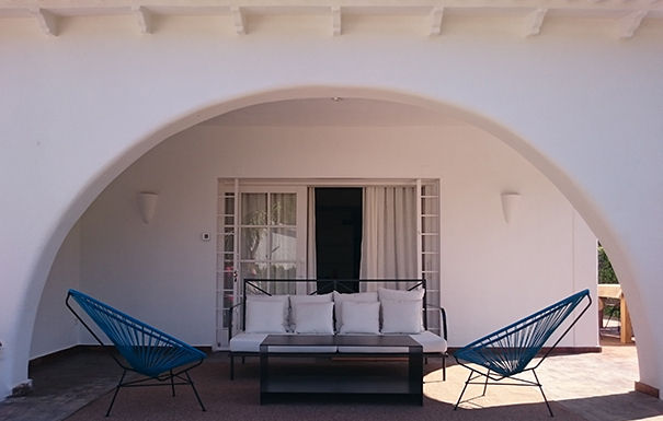 Casa en la playa, DyD Interiorismo - Chelo Alcañíz DyD Interiorismo - Chelo Alcañíz Mediterranean style balcony, veranda & terrace