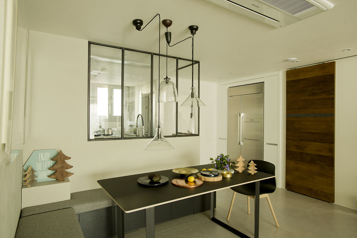 homify Modern dining room