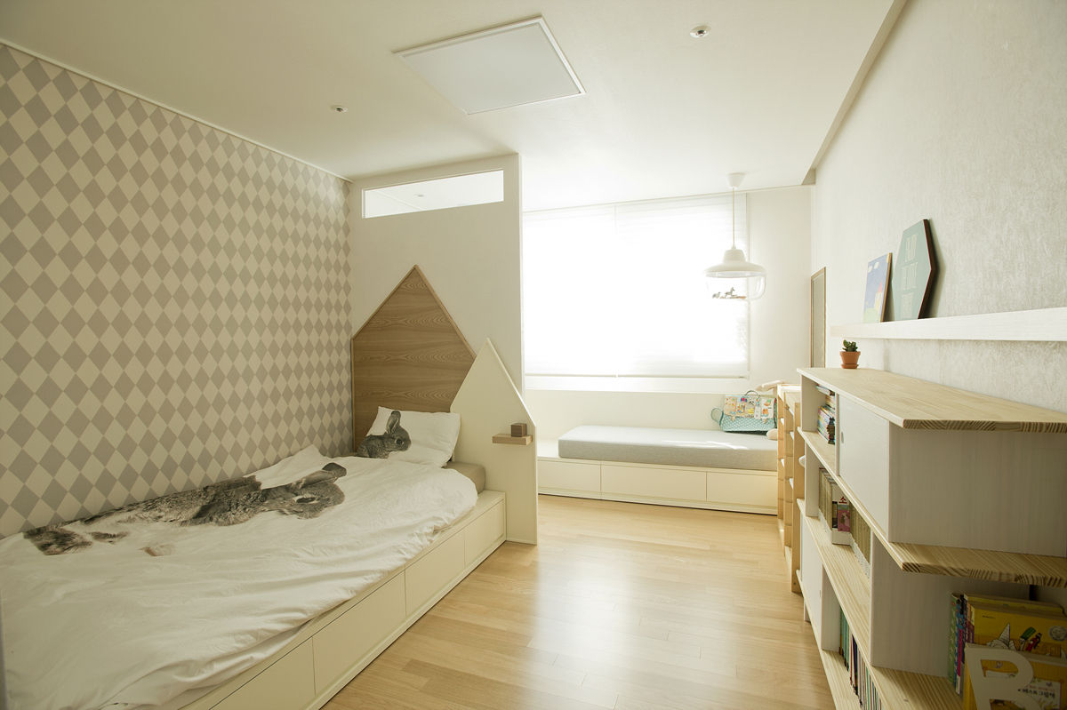 homify Modern nursery/kids room