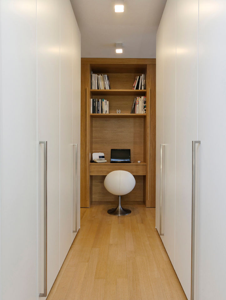 APPARTAMENTO PER UNA PICCOLA FAMIGLIA., ROBERTA DANISI architetto ROBERTA DANISI architetto Modern study/office