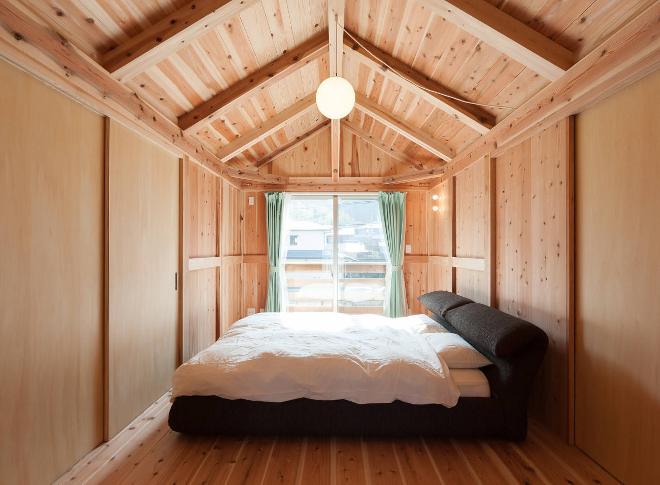 石井の住宅, 中飯賀業建築研究所 中飯賀業建築研究所 Country style bedroom