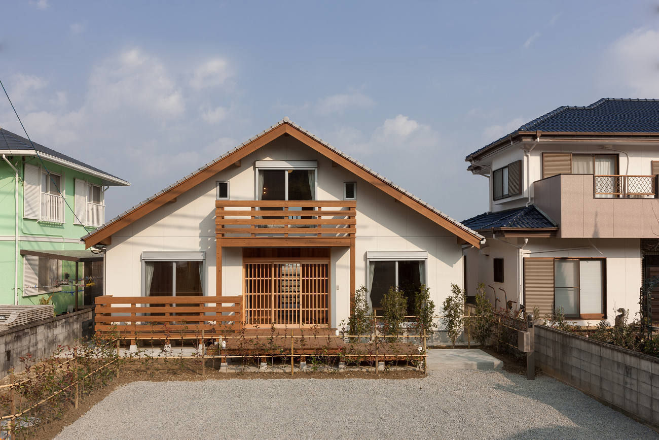 石井の住宅, 中飯賀業建築研究所 中飯賀業建築研究所 Casas de estilo ecléctico