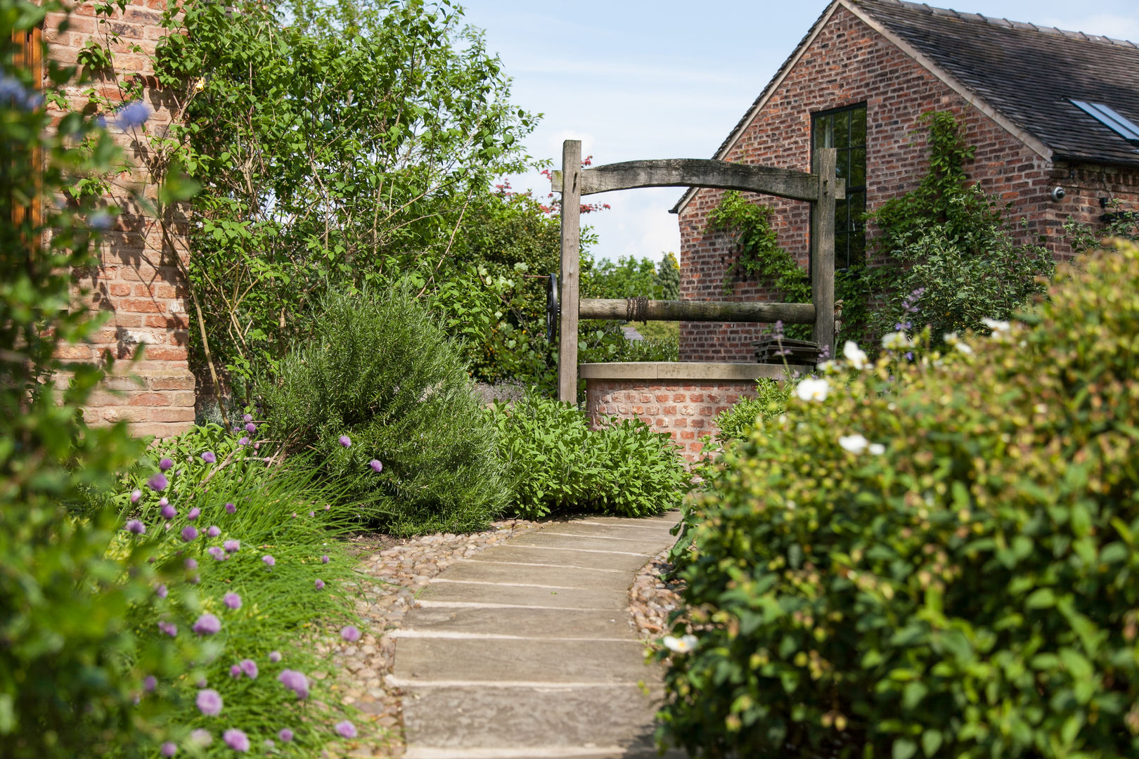 The wishing well Barnes Walker Ltd Rustic style garden
