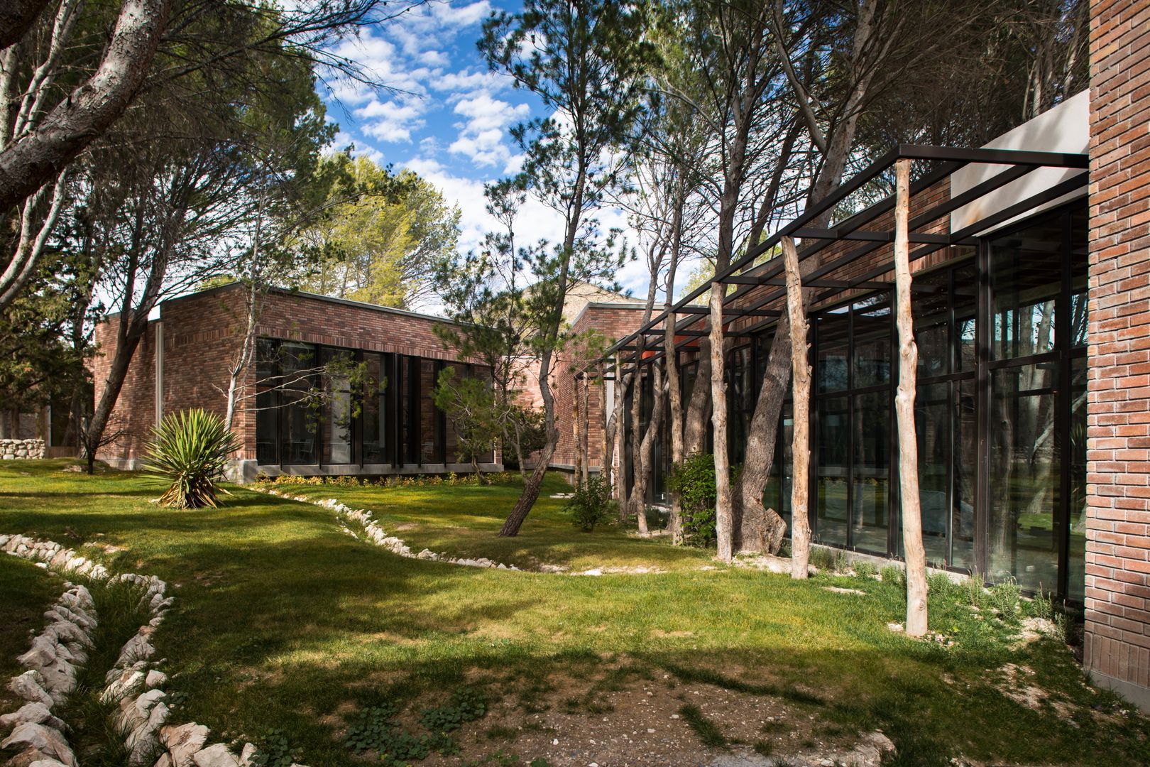 Casa Espiritual, PLADIS PLADIS Vườn phong cách hiện đại