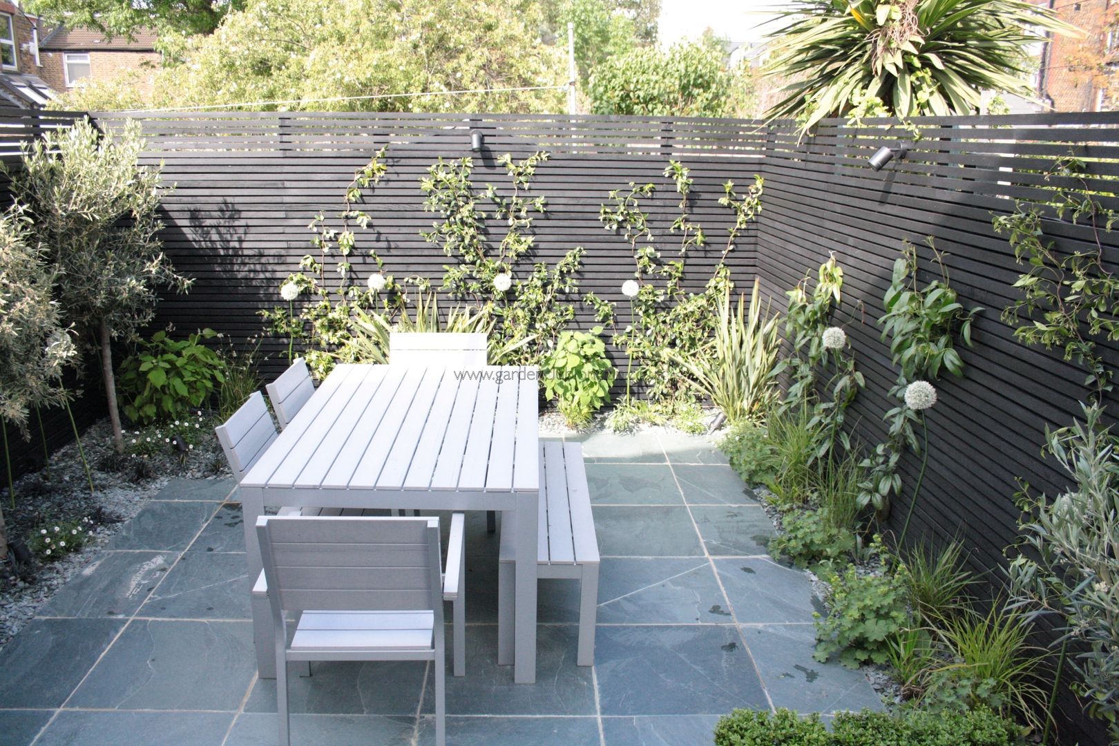 Small Urban Garden South London homify Jardines modernos: Ideas, imágenes y decoración