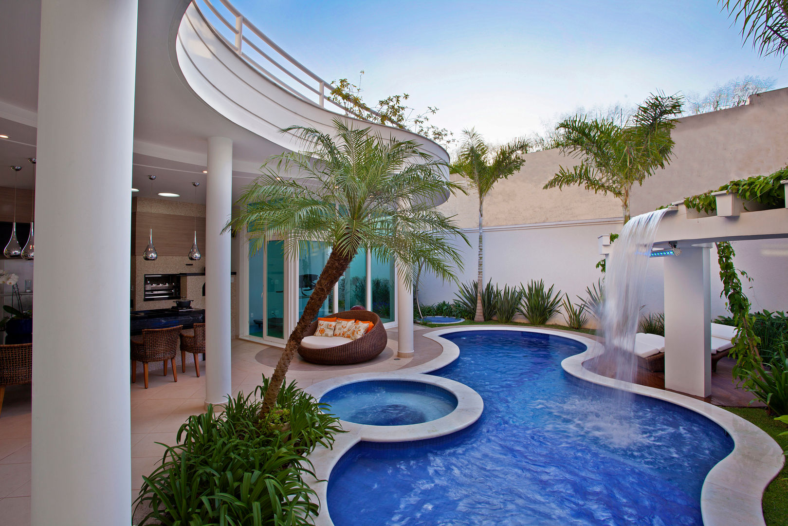 homify Modern pool